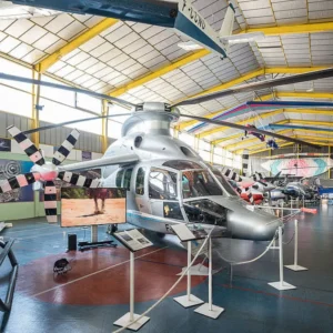 hangar à hélicoptère au musée de l'aviation à saint victoret dans les bouches du rhône