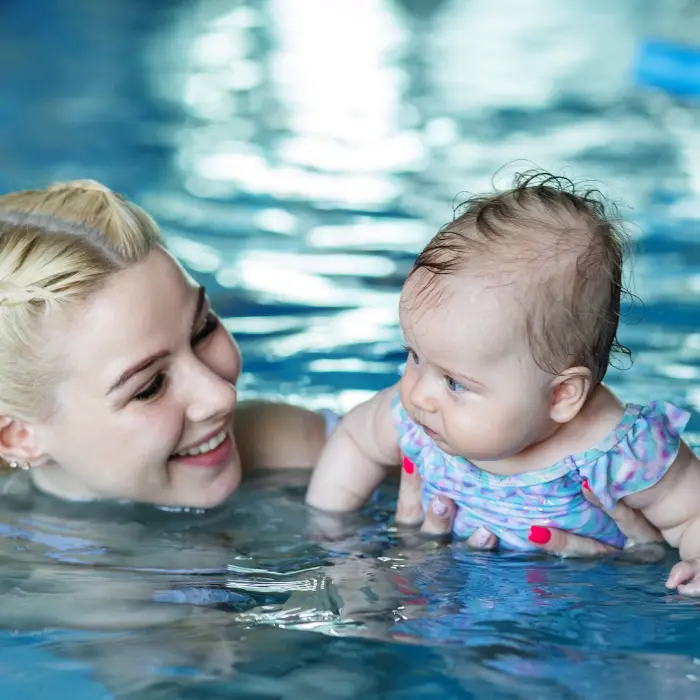 session de bébé nageur chez trempadou à vernegues dans les bouches du Rhône